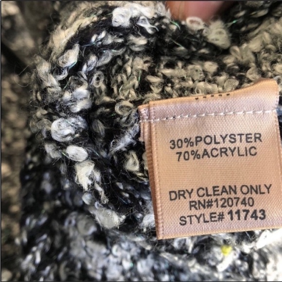 hem & thread wrap cardigan vegan leather trim tweed
Size Large
New NWOT - Picture 7 of 12